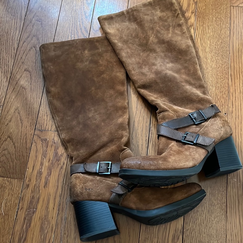 B.O.C. Auburn brown zip up leather boots size 8